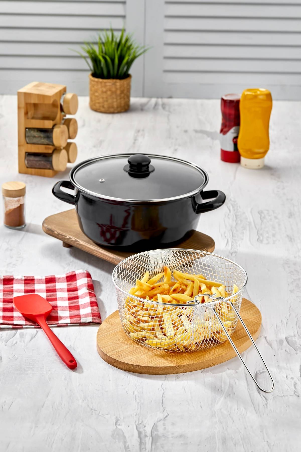 Emaye Kızartma Tenceresi 24 cm - Siyah Fritöz Telli ve Kapaklı Emaye Kızartma Tenceresi 24 cm - Siyah Fritöz Telli ve Kapaklı