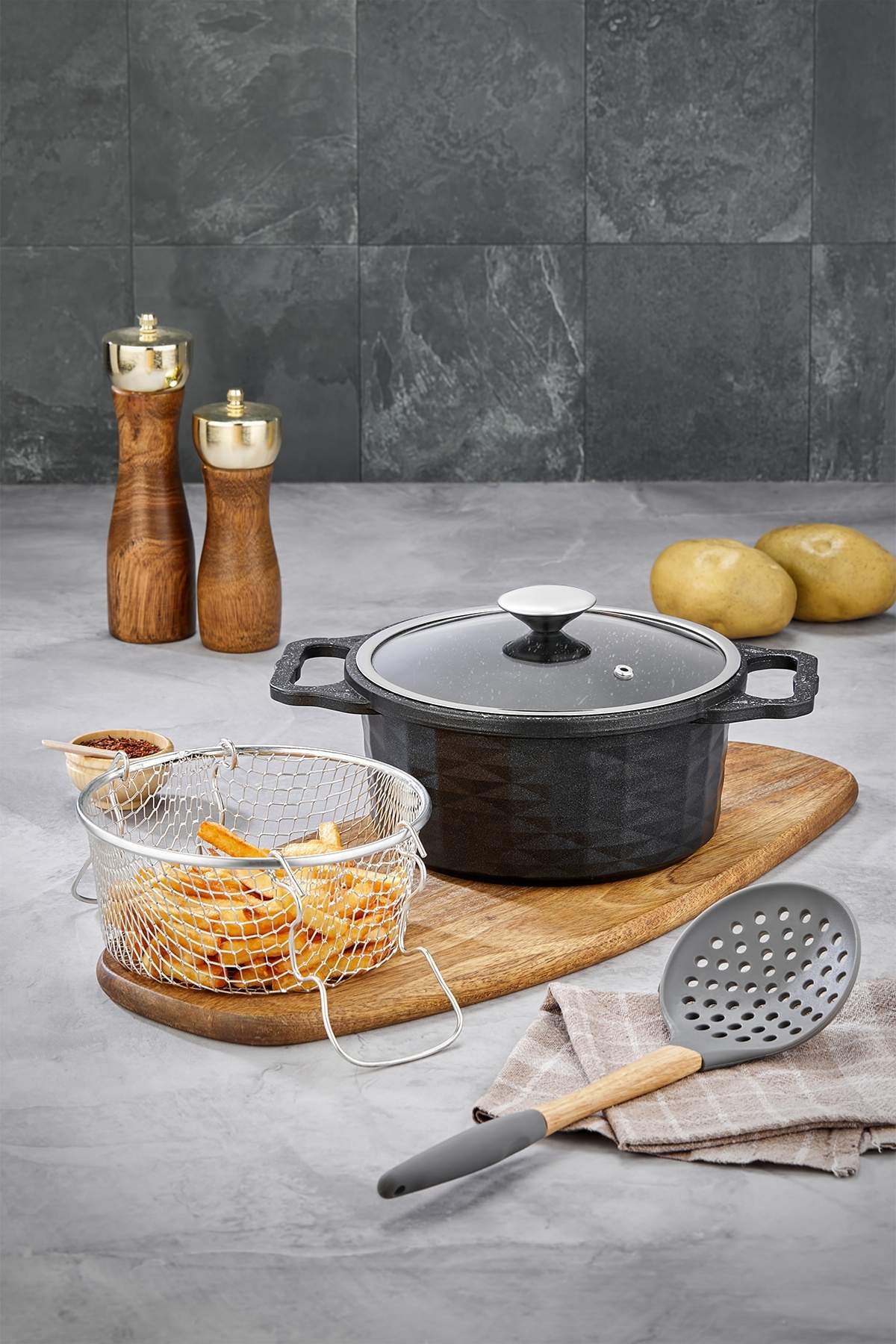 Kristal Döküm Granit Kızartma Tenceresi 20 cm - Siyah Yapışmaz Fritöz Tenceresi Kristal Döküm Granit Kızartma Tenceresi 20 cm - Siyah Yapışmaz Fritöz Tenceresi