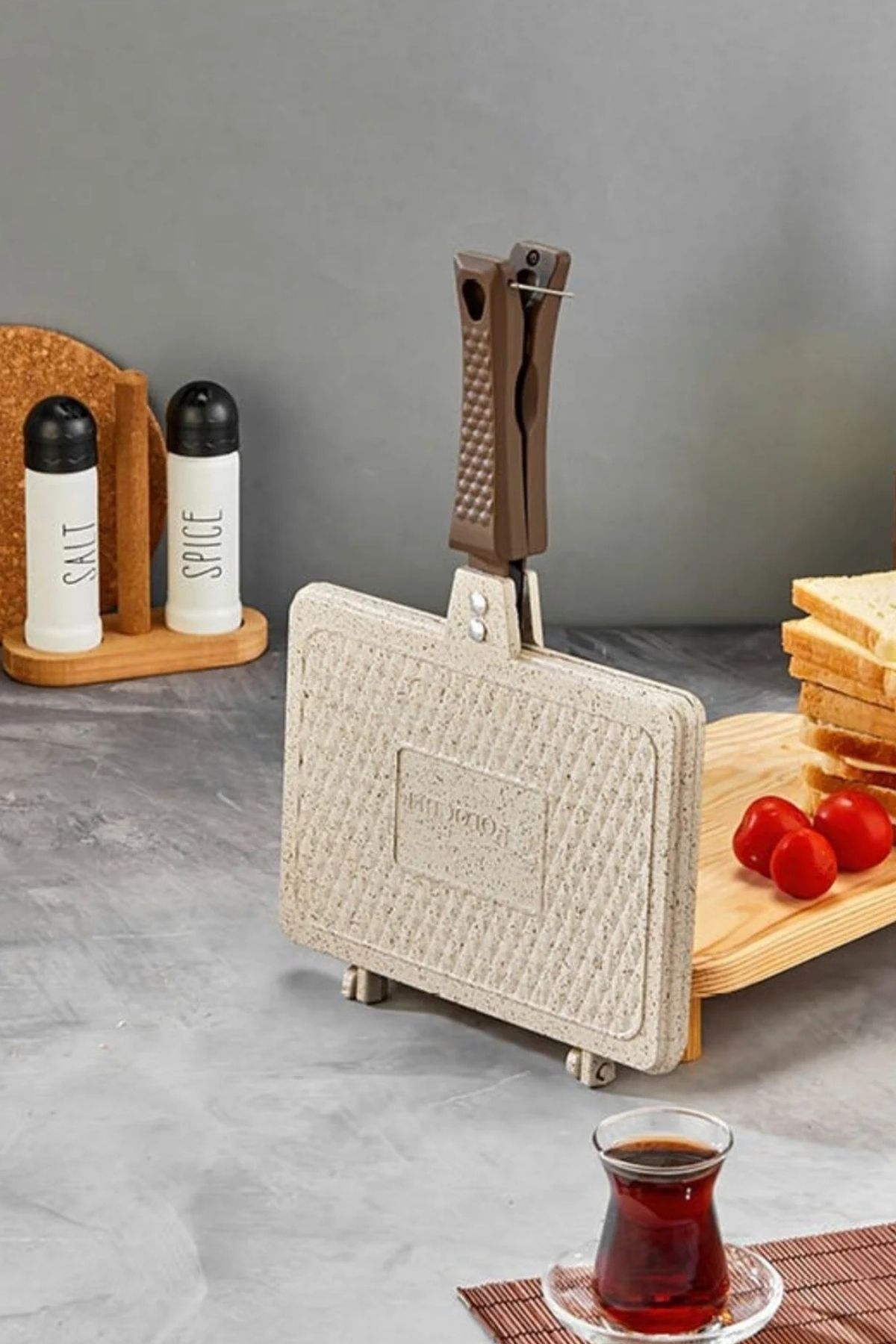 İnci Döküm Ocak Üstü El Tost Makinesi - Krem