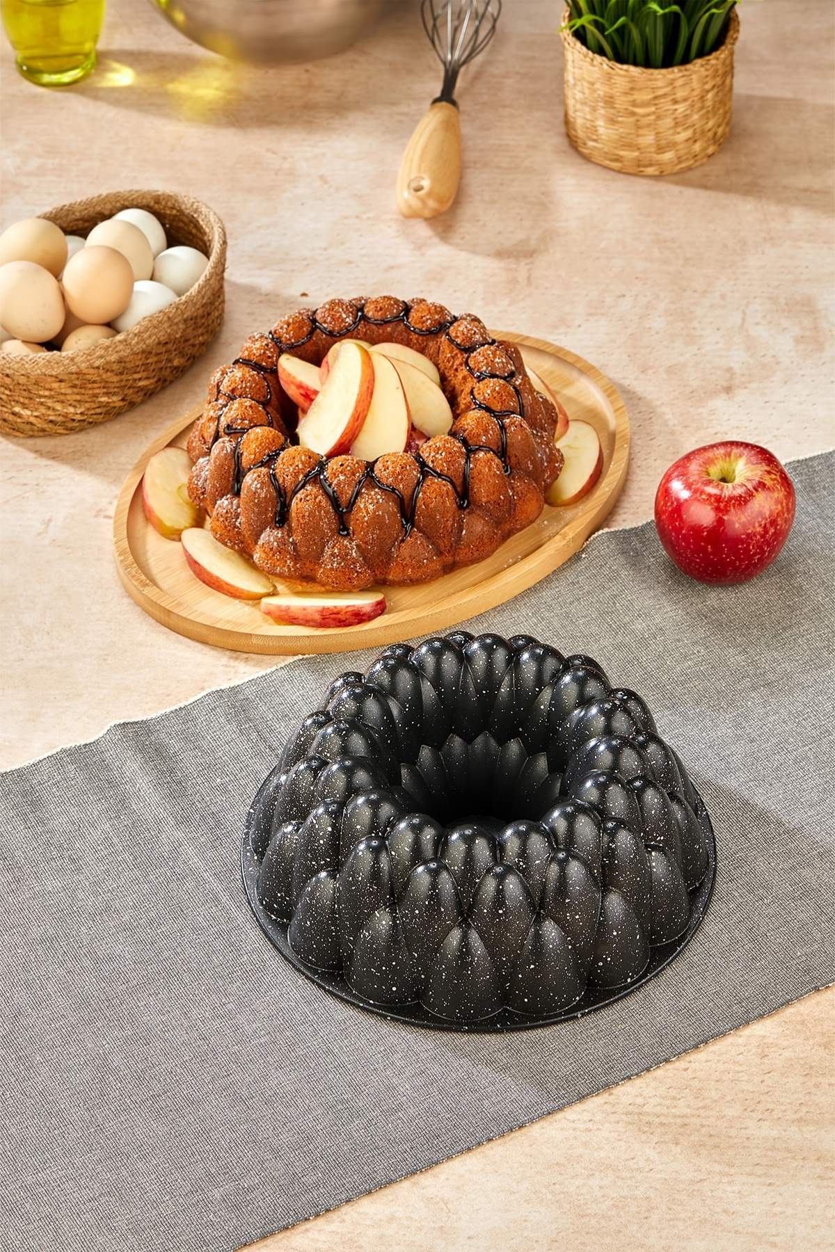 Prizma Döküm Granit Kek Kalıbı 26 cm - Siyah