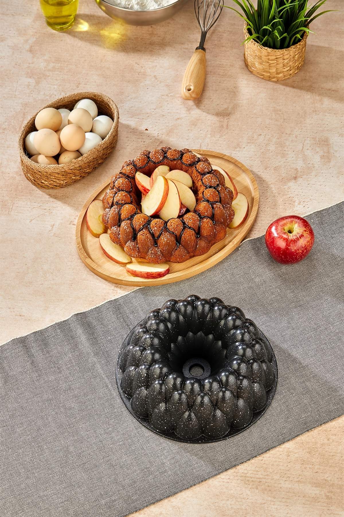 Prizma Döküm Granit Kek Kalıbı 26 cm - Siyah